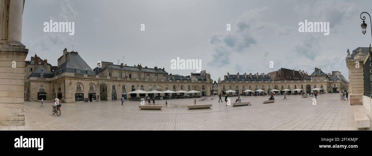 Vista panoramica di Place de la Liberacion in Il cuore della città vecchia di Digione Foto Stock