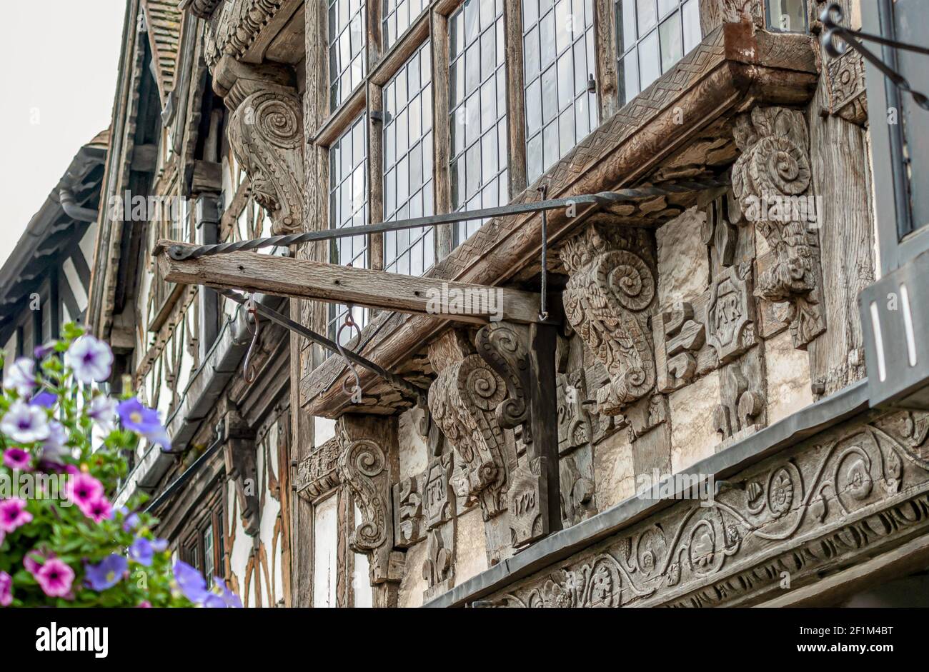 Dettagli architettonici medievali a Stratford-upon-Avon, Warwickshire, Inghilterra, Regno Unito Foto Stock