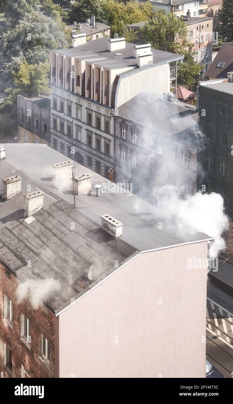 Vista aerea del fuoco di un vecchio edificio a Szczecin, Polonia. Foto Stock