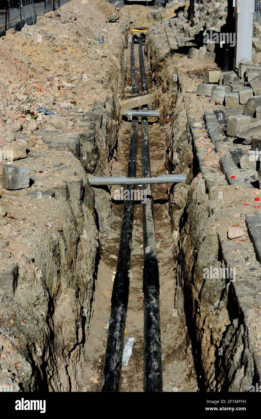 tubi, tubazioni, scambio, scavo, strade, ristrutturazioni, demolizioni, personale edile, appuntamenti, macerie, vecchio, investimento, gasdotto cittadino Foto Stock