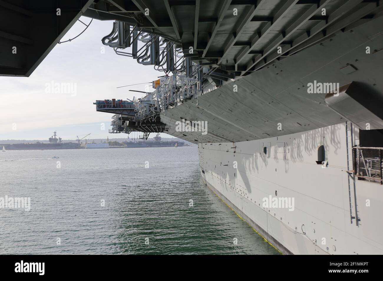 La USS Midway fu la portaerei più lunga del XX secolo. Il museo USS Midway è un luogo da non perdere a San Diego. Foto Stock