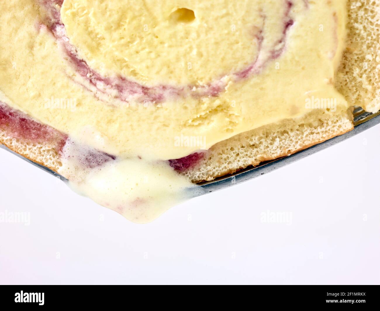 Artic roll / torta gelato e spugna dessert, cibo still-life Foto Stock