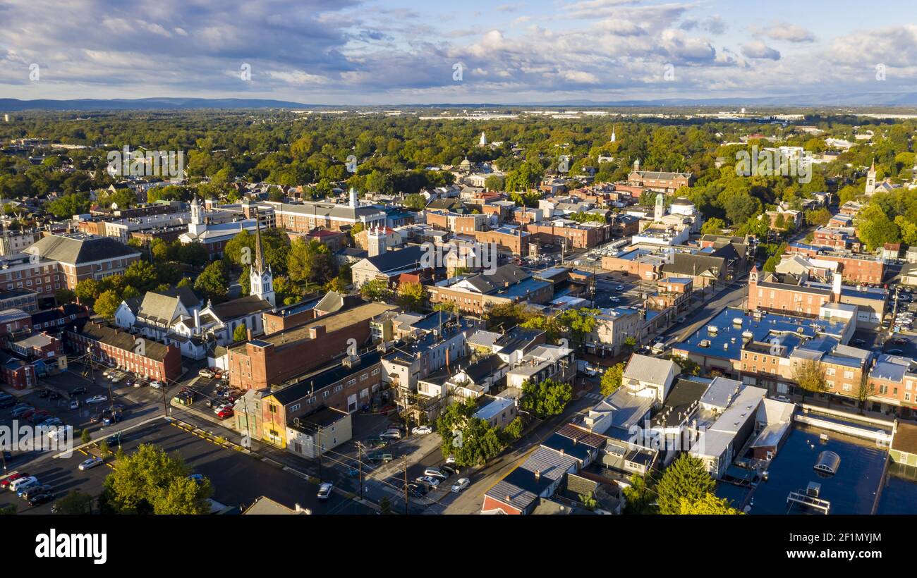Vista aerea di prima mattina sullo skyline della città di Carlisle, Pennsylvania Foto Stock