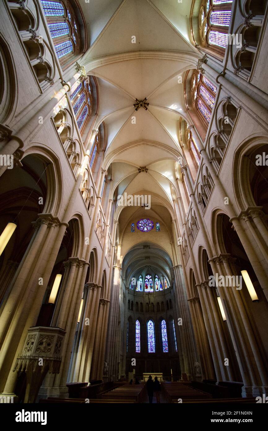 Interno della cattedrale di Saint Jean Baptiste a Lione in Francia. Foto Stock