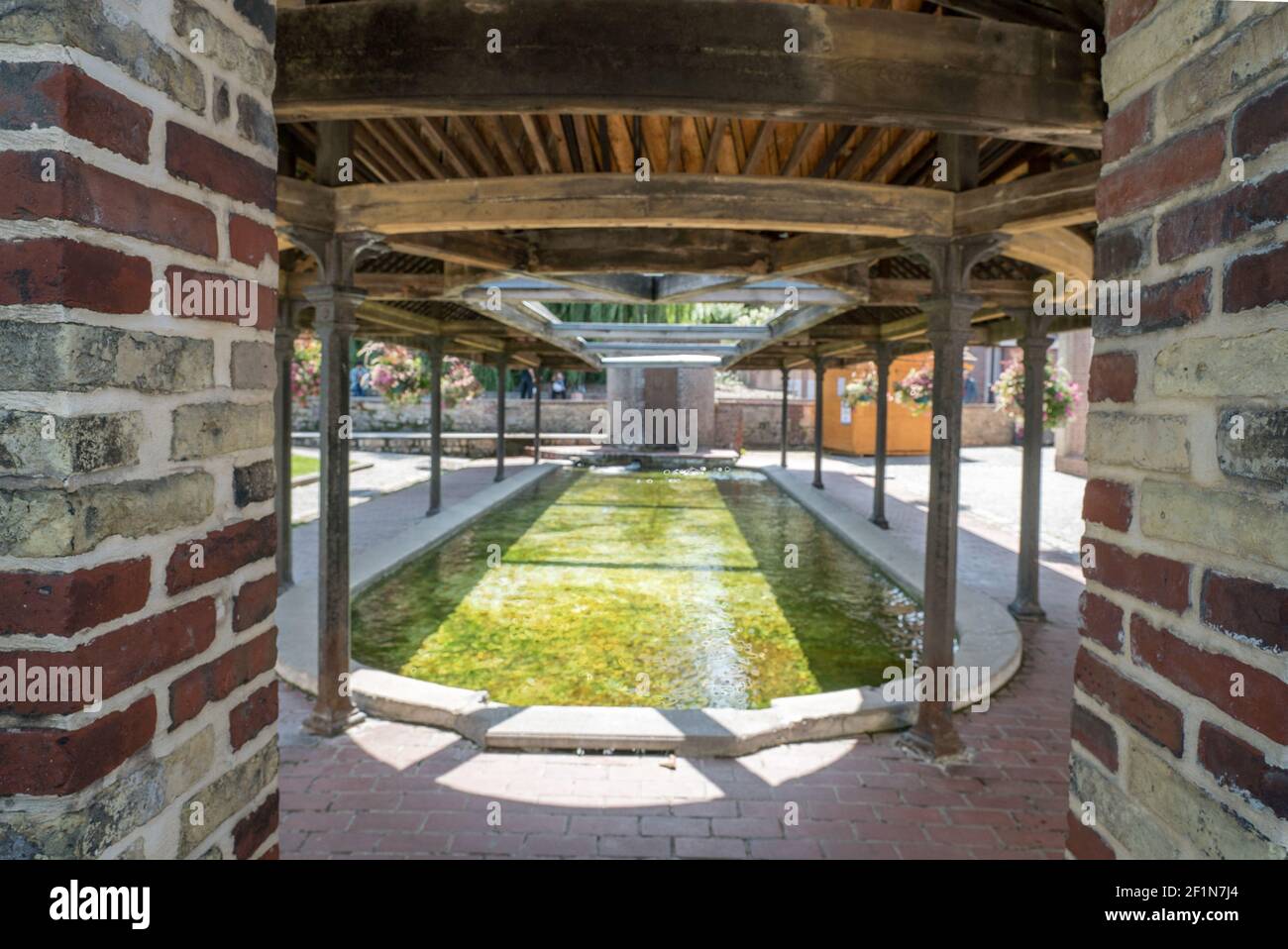 Antico lavabo storico nel centro storico di Honfleur Foto Stock