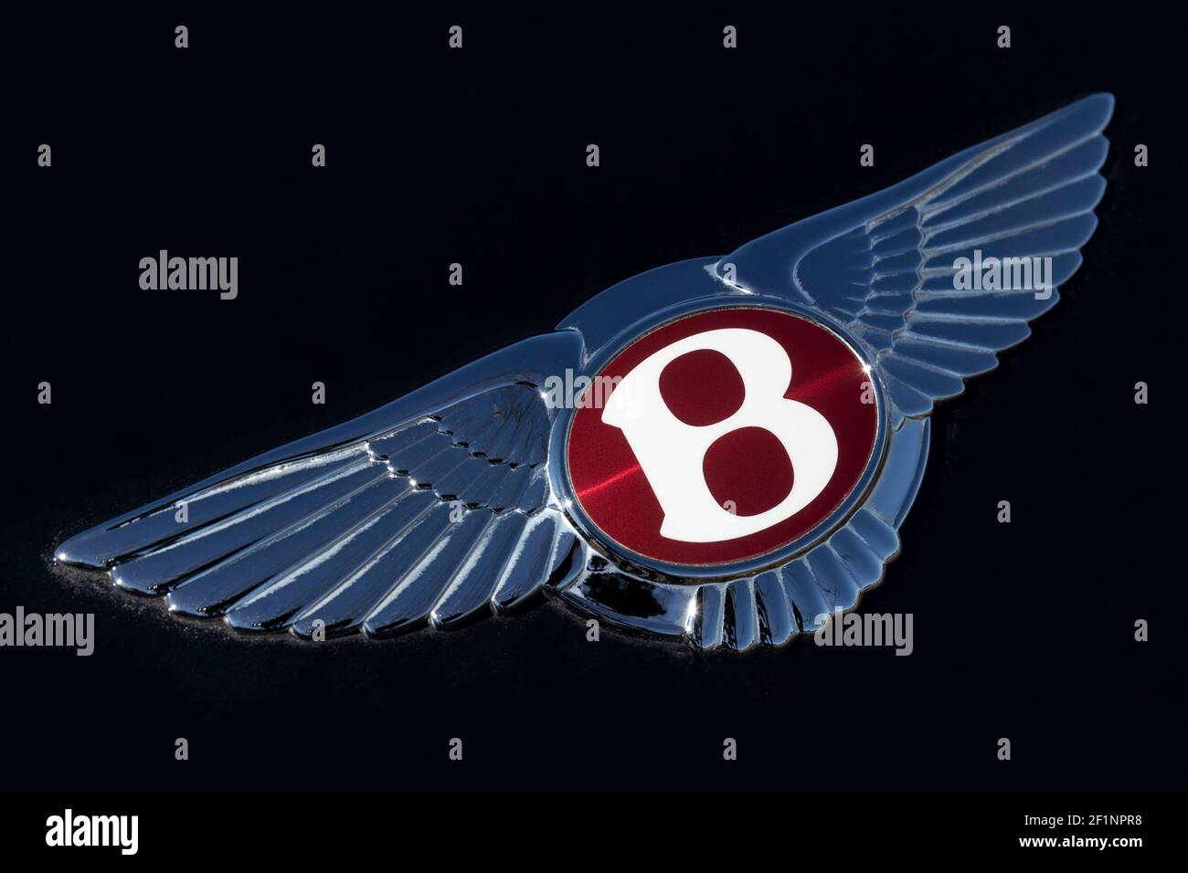 Indianapolis - Circa Marzo 2021: Logo Bentley per l'automobile. Il logo Bentley è composto da due ali e una grande B al centro. Foto Stock