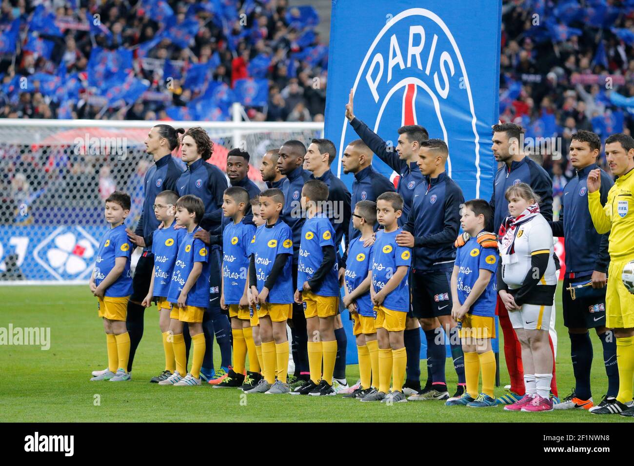 Javier Matias Pastore (psg) e la presentazione della squadra PSG durante la partita di calcio finale della Coppa di Lega Francese tra Parigi Saint Germain e Lille il 23 aprile 2016 allo Stade de France di Saint-Denis, vicino a Parigi, Francia - Foto Stephane Allaman / DPPI Foto Stock