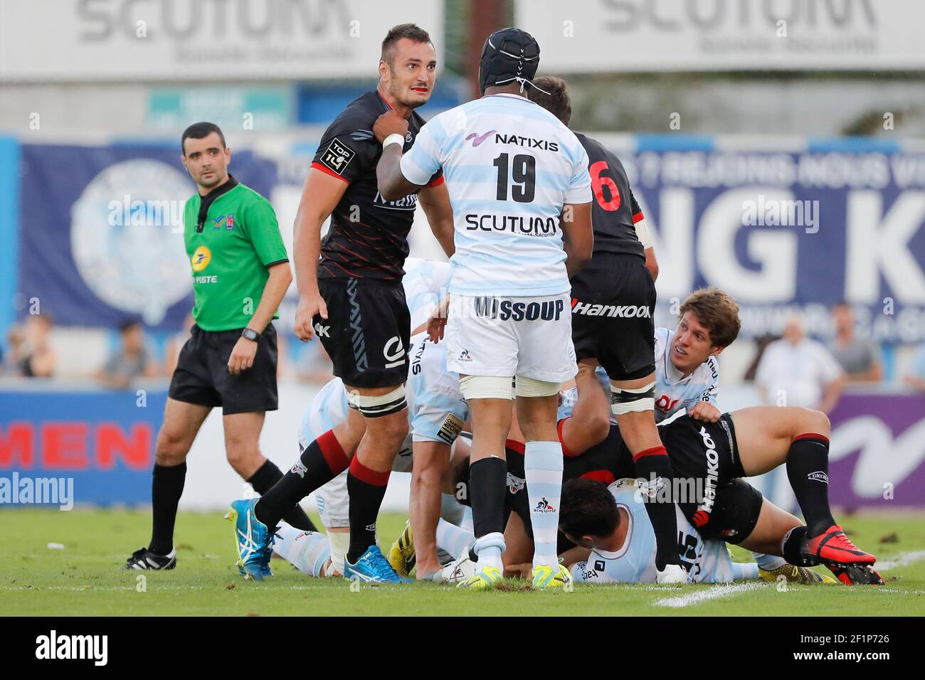 Olivier Misminestra (Racing metro 92) e Virgile BRUNI (Lyon Olympique Universitaire Rugby) durante la gara di rugby Top 14 tra Racing Metro 92 e LOU Lyon Rugby, 27 agosto 2016 allo Stadio Yves du manoir di Colombes, fuori Parigi - Foto Stephane Allaman / DPPI Foto Stock