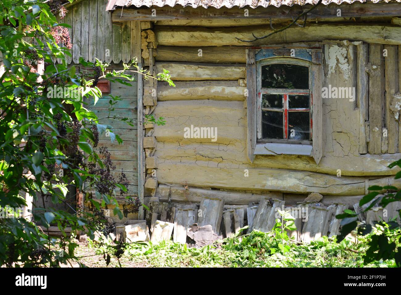 Vecchia casa abbandonata in Ucraina, eretta nel 1920-esimo Foto Stock