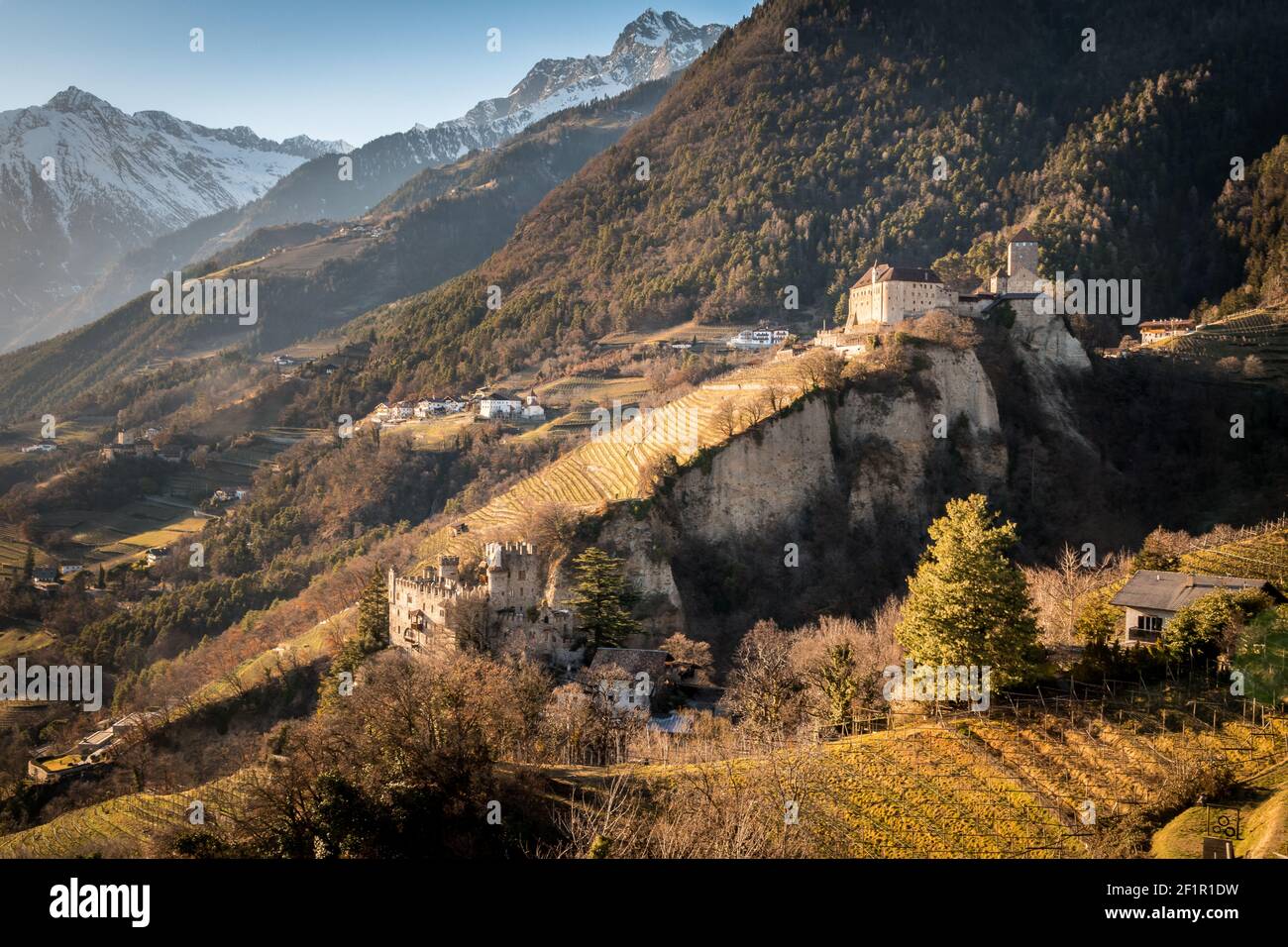 Veduta del Castello Tirolo (Castel Tirolo, Schloss Tirolo) a Merano (Merano) Alto Adige - Italia - Südtirol - Alto Adige Foto Stock