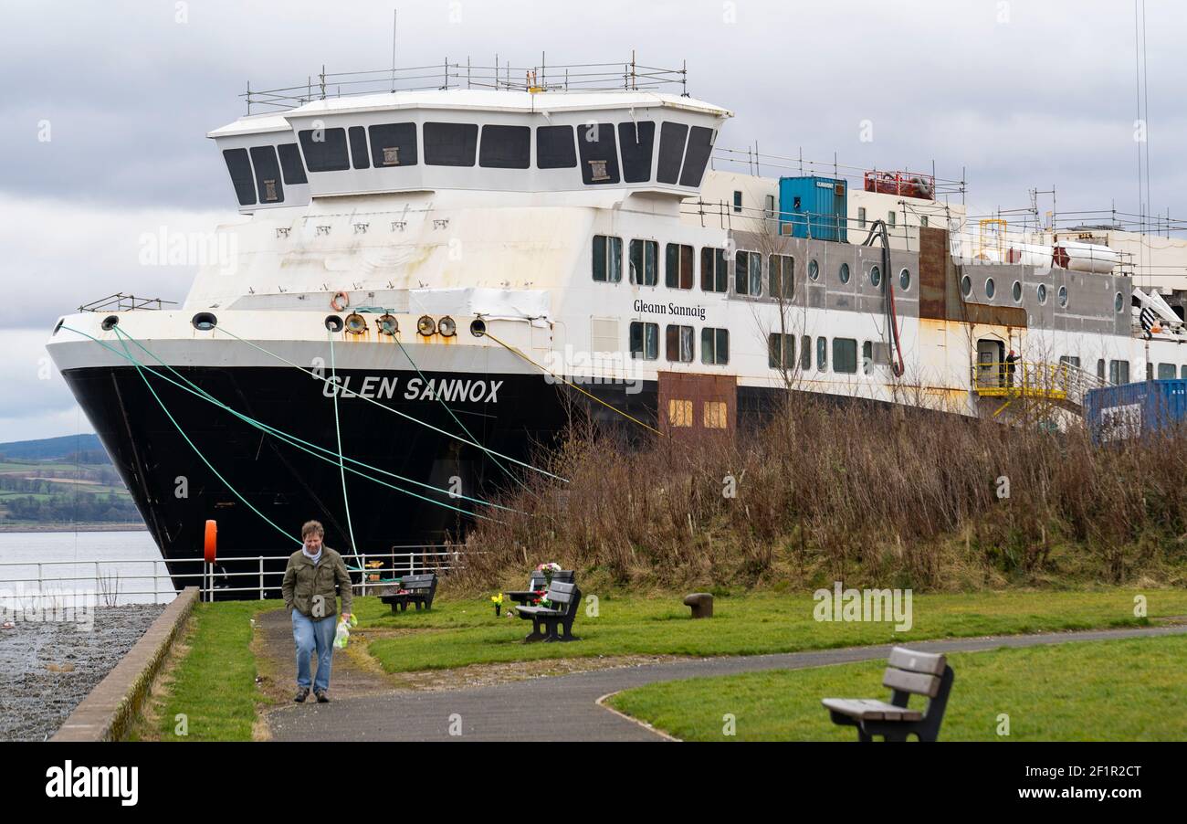 Port Glasgow, Scozia, Regno Unito. 9 Mar 2021. Viste del traghetto Caledonian Macbrayne Glen Sannox in fase di fabbricazione presso il cantiere navale Ferguson Marine nel porto di Glasgow, Inverclyde, Scozia. Il traghetto è con anni di ritardo ed è soggetto a complesse controversie finanziarie e legali. Iain Masterton/Alamy Live News Foto Stock