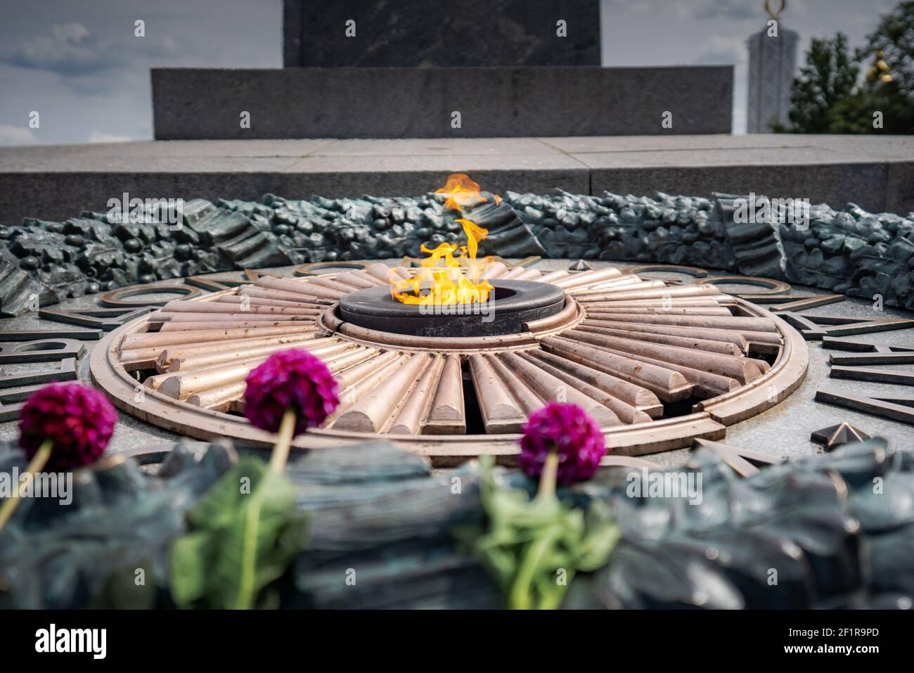 Tomba del Milite Ignoto al Memorial Park della Gloria Eterna - Kiev, Ucraina Foto Stock