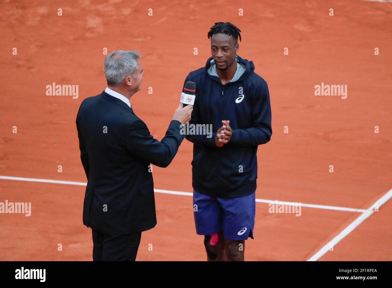 Gael MONFILS (fra) ha vinto il gioco e ha avuto un'intervista alla fine con lo speecker Marc Maury durante il Roland-Garros 2019, Grand Slam Tennis Tournament, pareggio maschile il 28 maggio 2019 allo stadio Roland-Garros di Parigi, Francia - Photo Stephane Allaman / DPPI Foto Stock