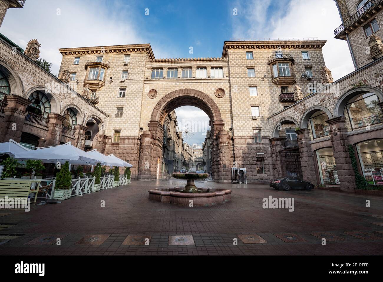 Passaggio di Kiev in via Khreshchatyk - Kiev, Ucraina - Kiev, Ucraina Foto Stock