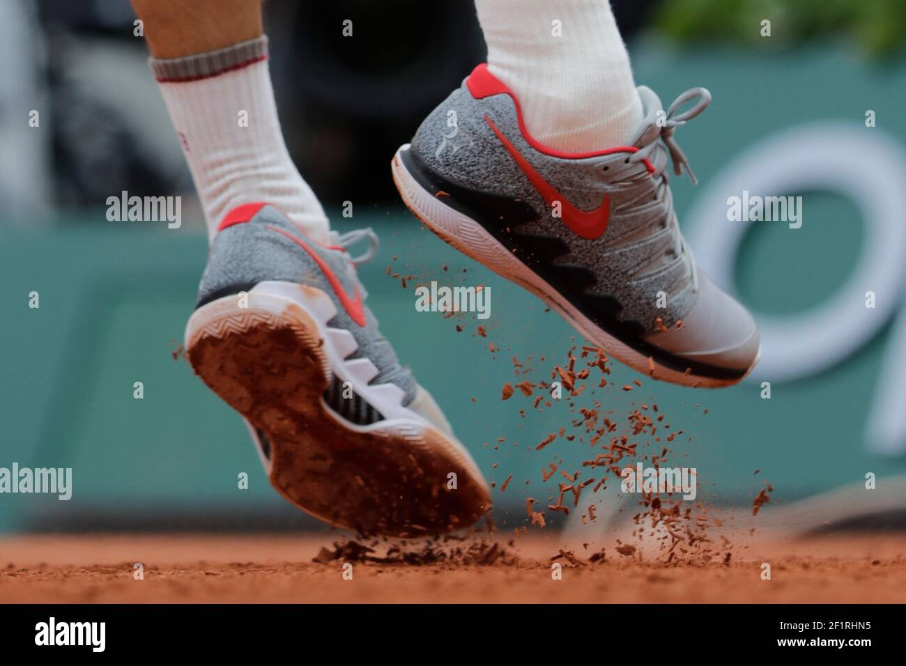 Illustrazione delle scarpe Nike Air Zoom Vapor 2019 di Roger FEDERER (sui)  durante il Roland-Garros 2019, Grand Slam Tennis Tournament, pareggio  maschile il 4 giugno 2019 allo stadio Roland-Garros di Parigi, Francia -