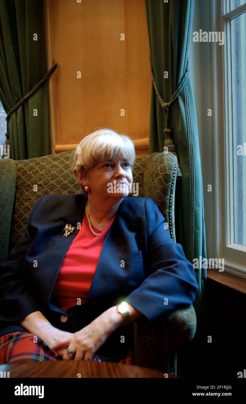 ANN WIDDECOMBE,10/1/05 PILSTON Foto Stock