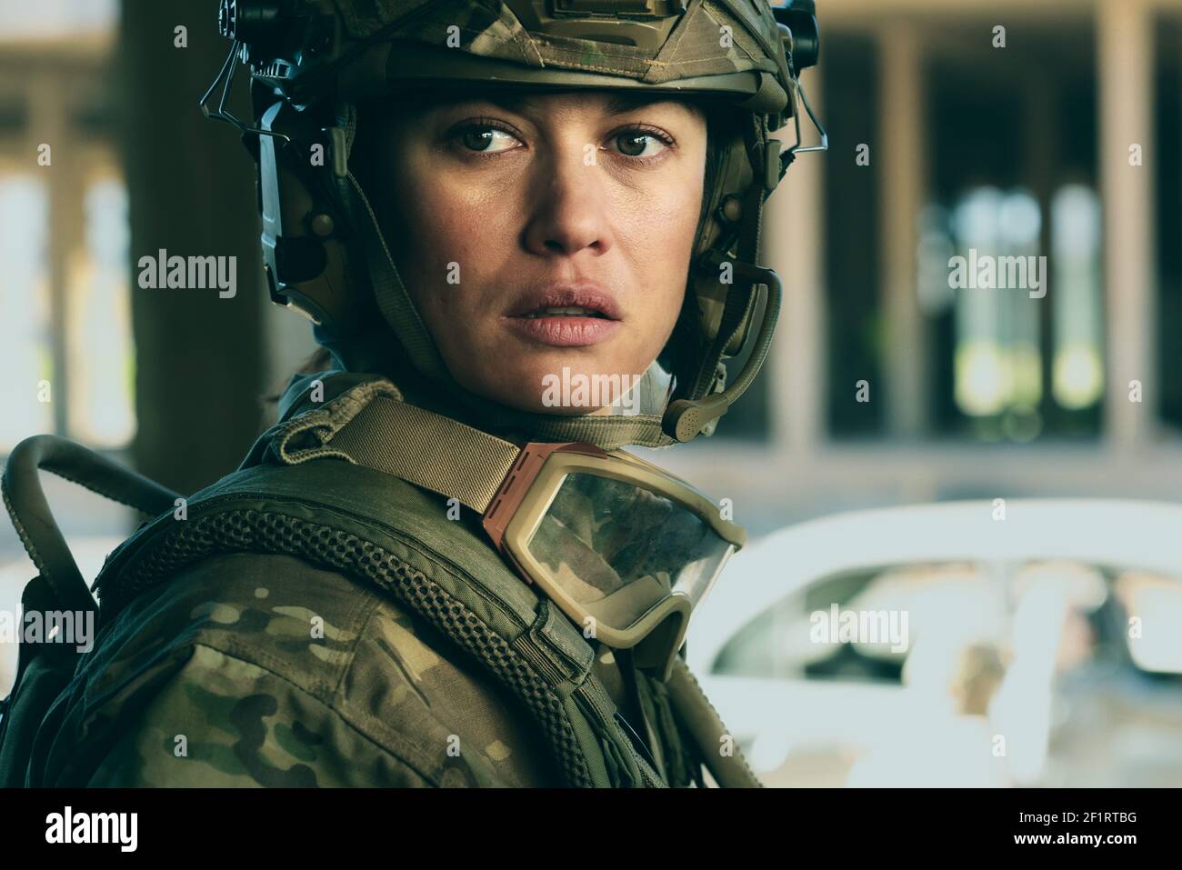 DATA DI USCITA: TV Movie 5 marzo 2021 TITOLO: Sentinelle CASA DI PRODUZIONE: Netflix REGISTA: Julien Leclercq TRAMA: Trasferito a casa dopo una missione di combattimento traumatizzante, un soldato francese addestrato utilizza le sue abilità letali per cacciare l'uomo che ha ferito sua sorella. CON LA STELLA: OLGA KURYLINKO come Klara. (Immagine di credito: © Netflix/immagini di intrattenimento) Foto Stock