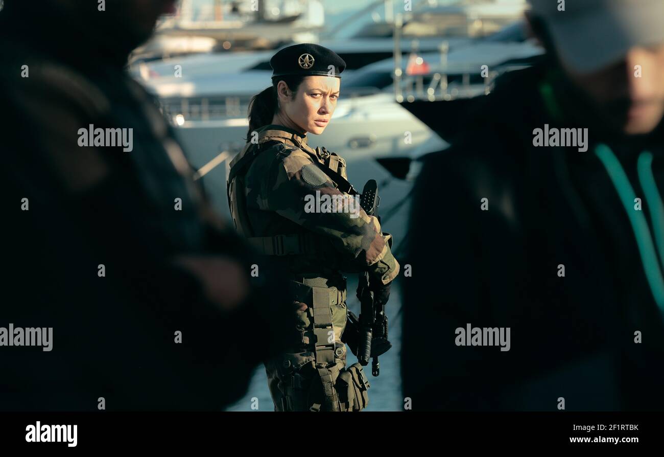 DATA DI USCITA: TV Movie 5 marzo 2021 TITOLO: Sentinelle CASA DI PRODUZIONE: Netflix REGISTA: Julien Leclercq TRAMA: Trasferito a casa dopo una missione di combattimento traumatizzante, un soldato francese addestrato utilizza le sue abilità letali per cacciare l'uomo che ha ferito sua sorella. CON LA STELLA: OLGA KURYLINKO come Klara. (Immagine di credito: © Netflix/immagini di intrattenimento) Foto Stock