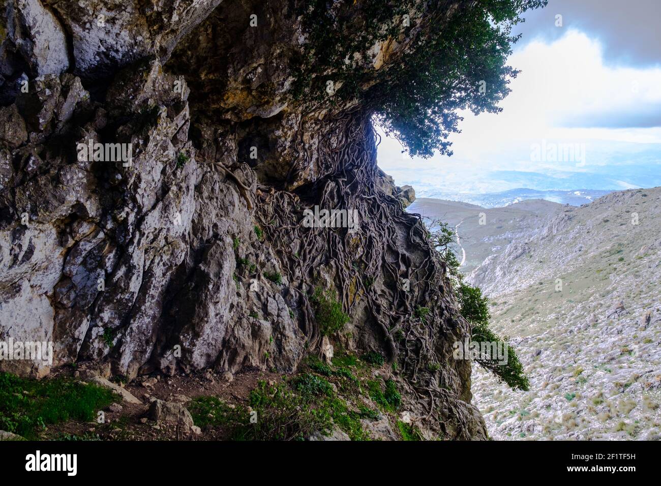 Cueva Orea nella montagna sopra il passo Zafarraya, Andalucía, Spagna, Europa Foto Stock