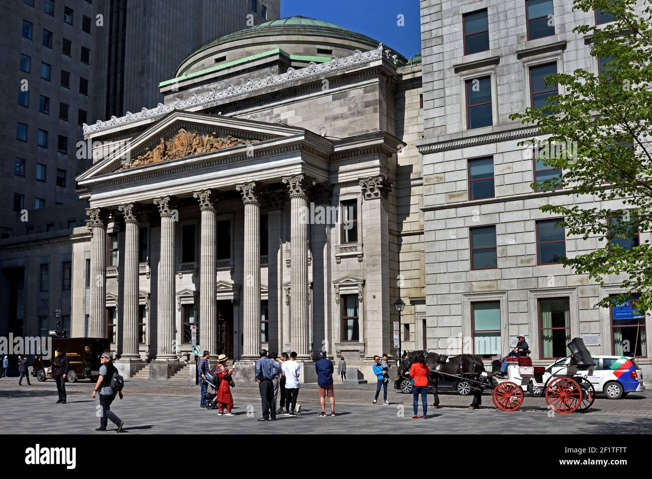 Paul Chomedey, Maisonneuve, Monumento, Place d'Armes, Montreal, Quebec, Canada, Paul Chomedey de Maisonneuve , è il fondatore di Montreal. Canada, Canada, Provincia, Quebec. (Paul de Chomedey, 1612 - 1676 ufficiale militare francese e il fondatore di Fort Ville-Marie (Montreal moderna). Monumento dello scultore Louis-Philippe Hébert costruito nel 1895. Foto Stock