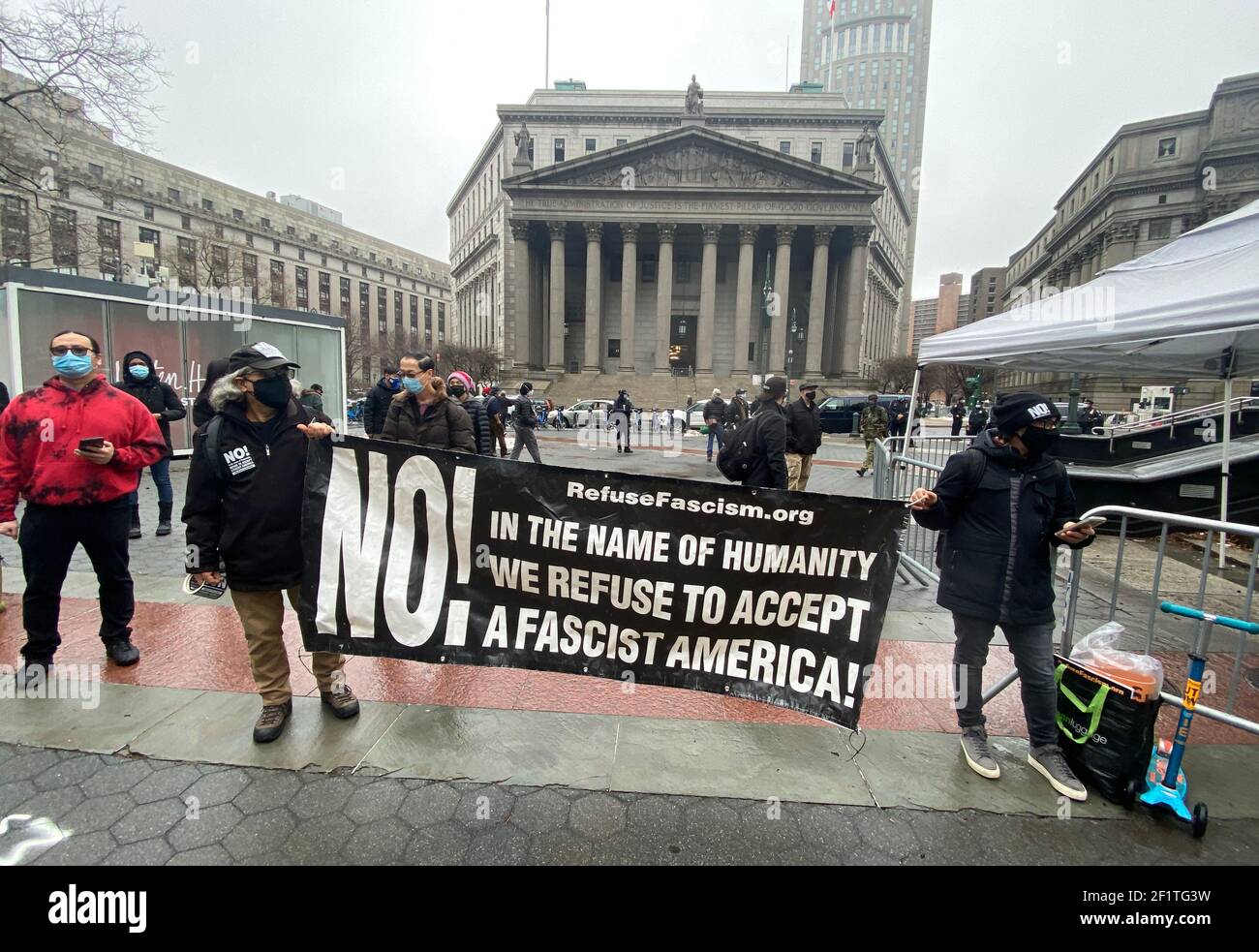 Centinaia di persone si sono radunate a Manhattan per condannare i crimini di odio anti-asiatici legati alla COVID-19 che sono sradicati a New York e in tutto il paese. Molti accusano il presidente Trump di inseguire le fiamme dell'odio facendo riferimento a Covid-19 come "influenza kung" o influenza cinese. Foto Stock