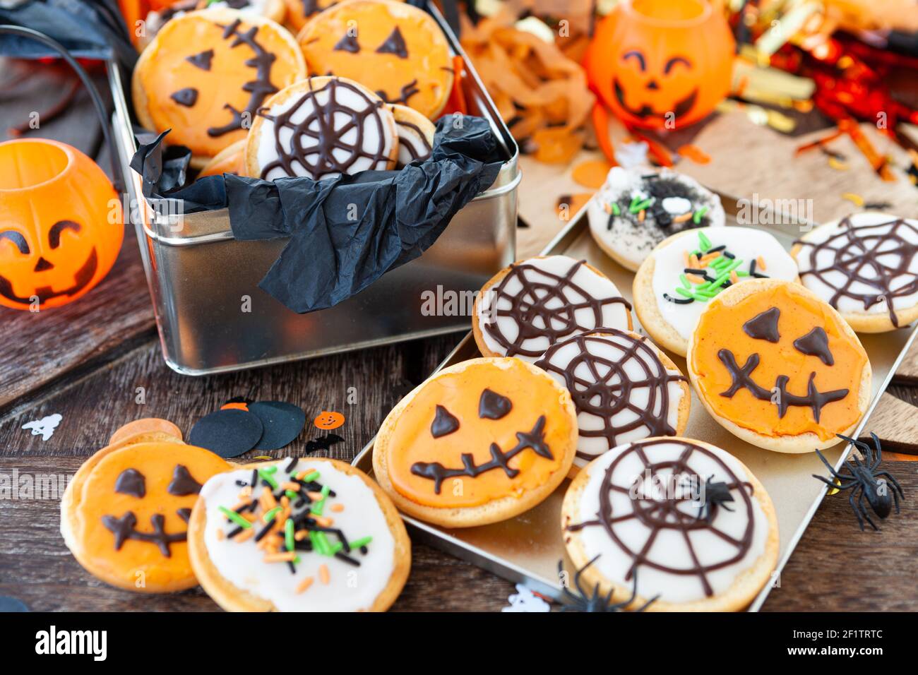 Prodotti da forno colorati per Halloween Foto Stock