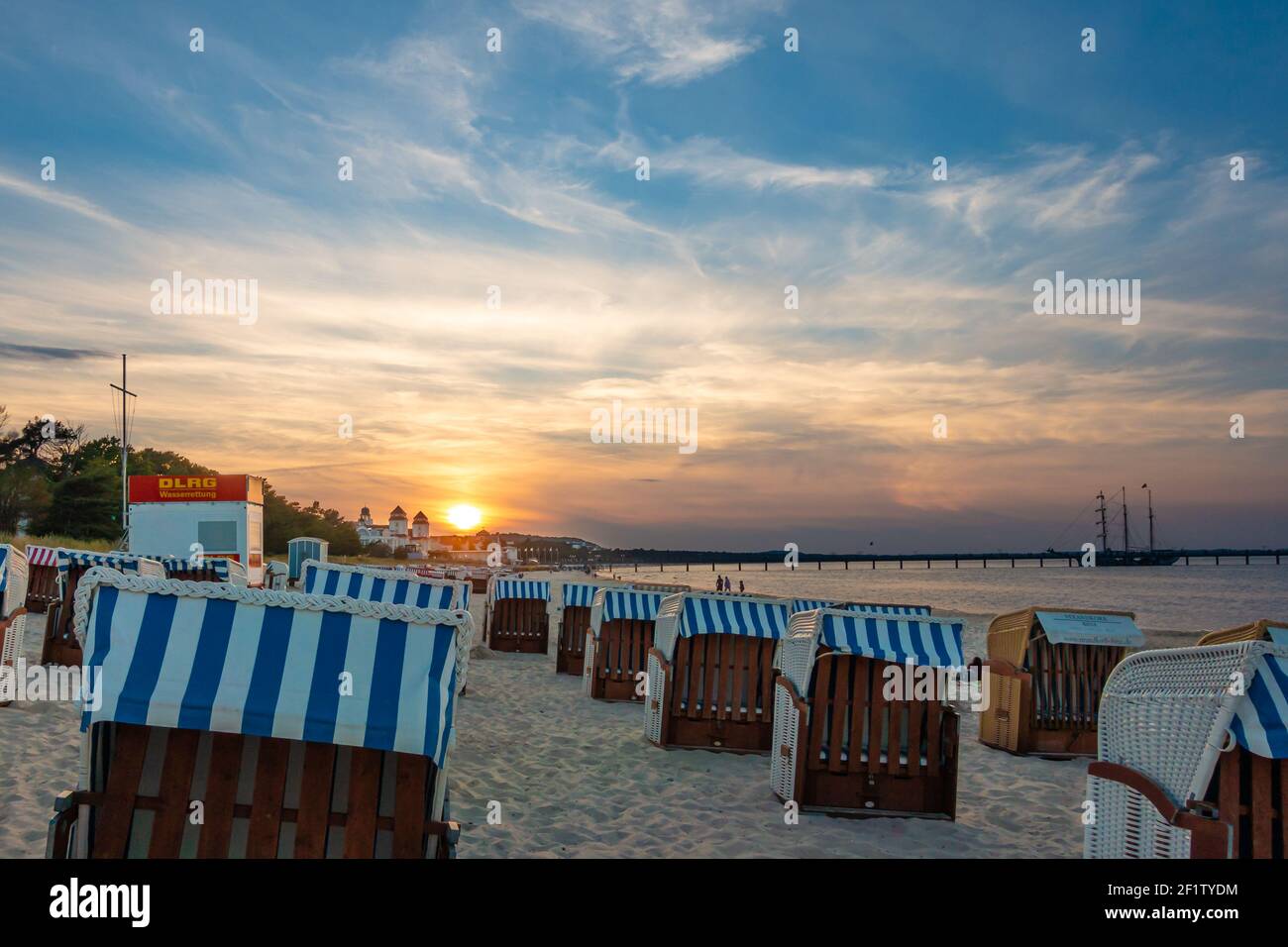 La spiaggia di Binz su RÃ¼gen al tramonto, Meclemburgo-Vorpommern, 2020 Foto Stock