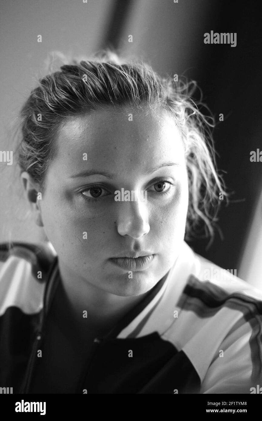 NUOTO - LONDRA 2012 - CONFERENZA STAMPA DEL TEAM FRANCESE - DUNKERQUE (FRA) - 18/07/2012 - FOTO STEPHANE KEMPINAIRE / KMSP / DPPI - OPHELIE CYRIELLE ETIENNE (FRA) Foto Stock
