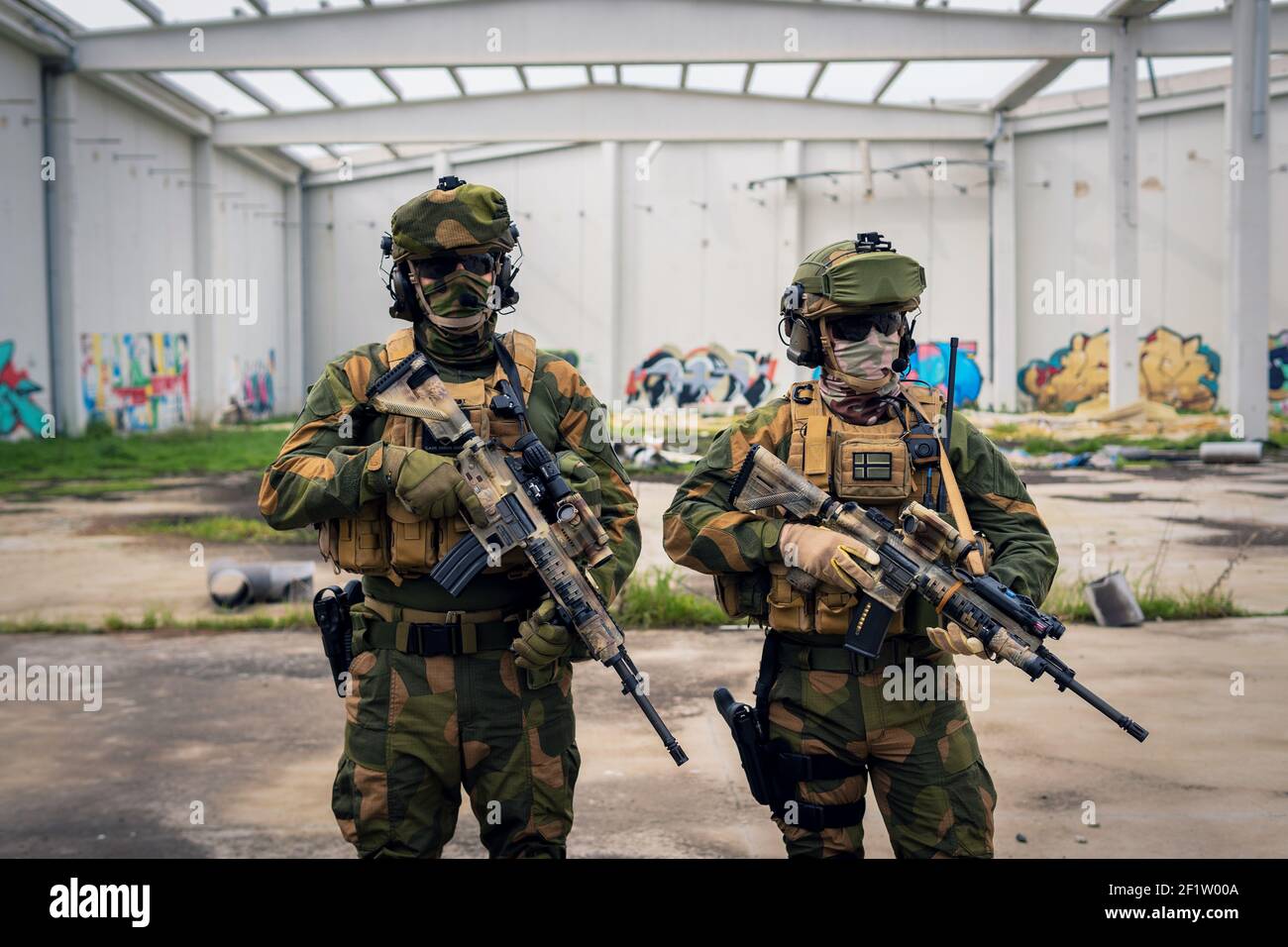 Un closeup di soldati che partecipano a un addestramento militare Foto Stock