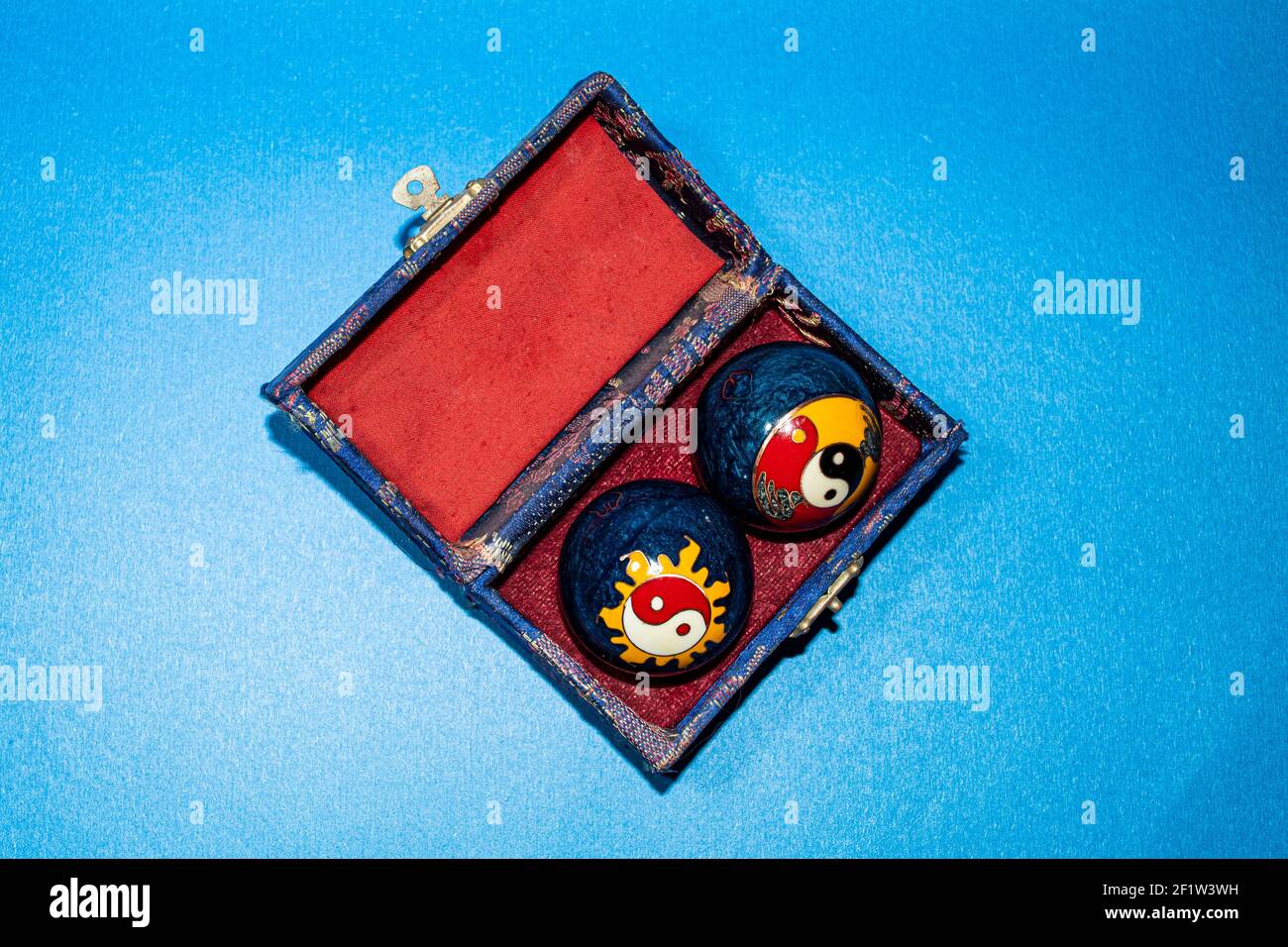 Palle cinesi di Baoding o palle di medicina per rilassamento Foto Stock