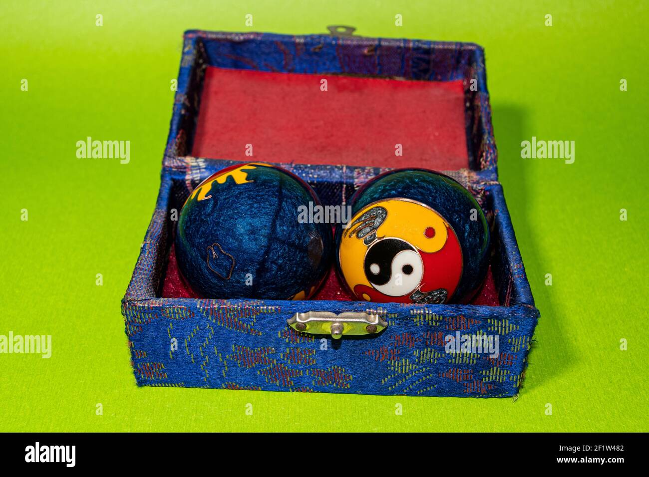 Palle cinesi di Baoding o palle di medicina per rilassamento Foto Stock