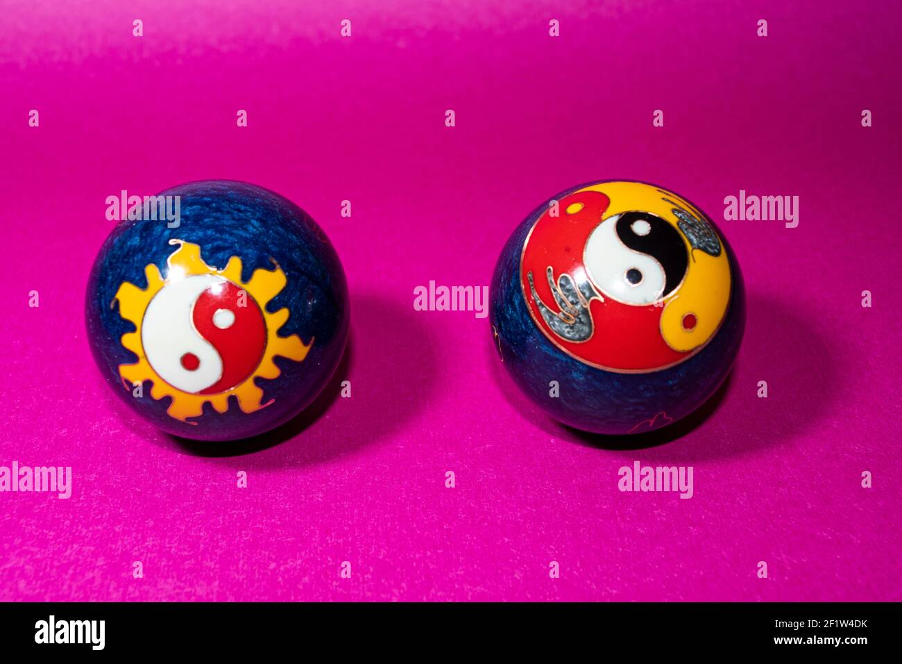 Palle cinesi di Baoding o palle di medicina per rilassamento Foto Stock