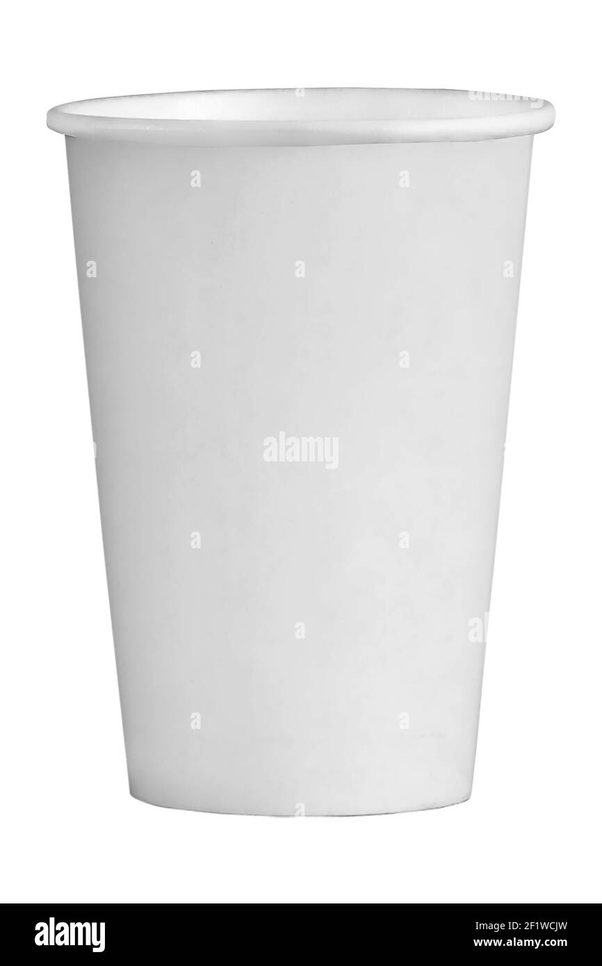 Tazza di carta monouso isolata su sfondo bianco. Tazza di carta bianca per bevande isolate su sfondo bianco Foto Stock