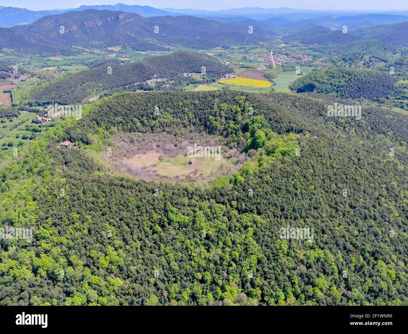 Il Vulcano Santa Margarida è un vulcano estinto della comarca di Garottxa, Catalogna, Spagna. Foto Stock