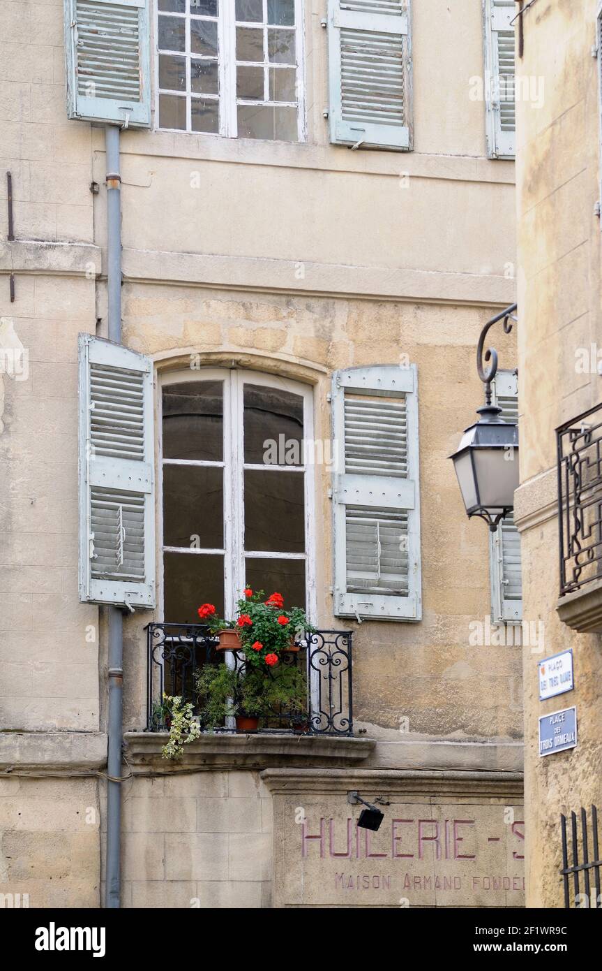 Finestre, Place des Trois Ormeaux, Aix-en-Provence, Francia Foto Stock