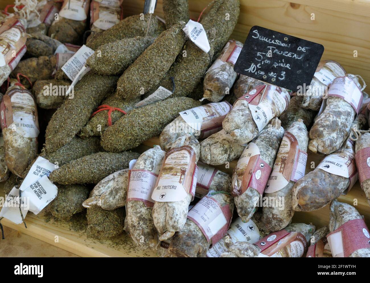 Taureau, Place Richelme Food Market, Aix-en-Provence, Provenza-Alpi-Côte Azzurra, Francia Foto Stock