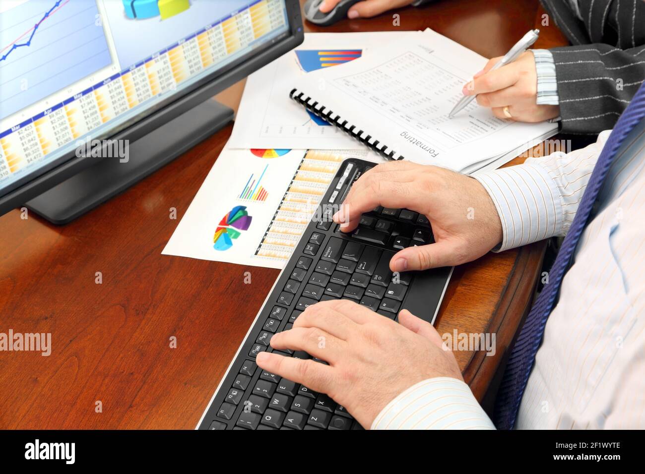 Dati Analizing in ufficio Foto Stock
