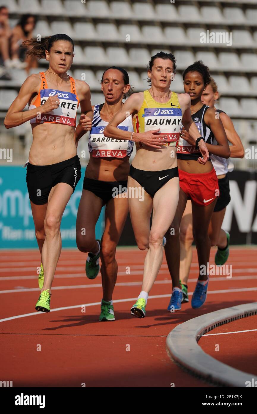 Atletica - Campionati francesi Elite 2013 - Stade Charlety / Parigi (fra) - giorno 1 - 12/07/2013 - Foto Stephane KEMPINAIRE / KMSP / DPPI - 5000 M - DONNE - CHRISTELLE DAUNAY (FRA) - SOPHIE DUARTE (FRA) Foto Stock