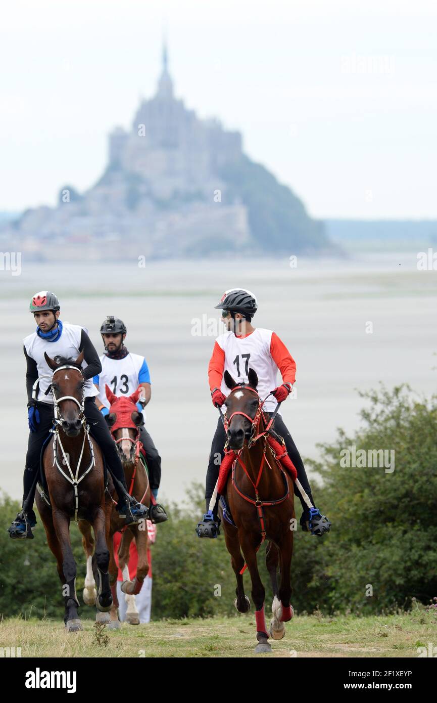 Equestre - Normandie 2014 - Alltech FEI World Equestrian Games 2014 - Test Event 2013 - Endurance - 16/08/2013 - Sartilly - Photo : Philippe Millereau / KMSP / DPPI - Rashid Dalmook al Maktoum / Emirati Arabi Uniti / Yamamah - Hamdam Bin Mohd al Maktoum / Emirati Arabi Uniti / Nikos - Raed Mahmoood / BRN / Sandine Phoenix Foto Stock