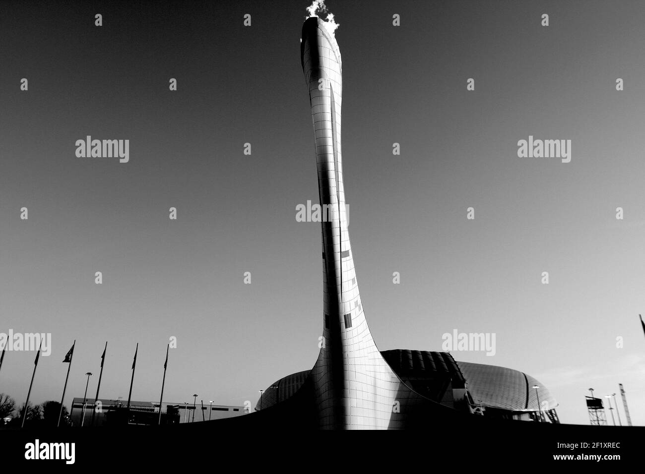 XXII Giochi Olimpici invernali Sotchi 2014, al Parco Olimpico, l'8 febbraio 2014 a Sochi, Russia. Foto piscina KMSP / DPPIThe fiamma olimpica Foto Stock