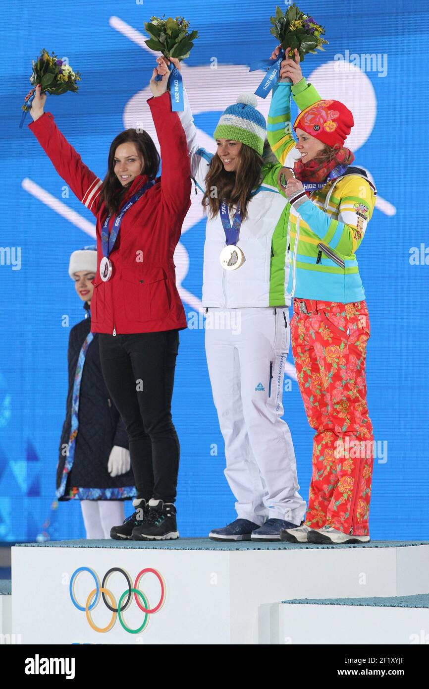 Sci Alpino Gigante Slalom Podium, Anna Fenninger dall'Austria, medaglia d'argento, Tina Maze dalla Slovenia, medaglia d'oro e Viktoria Repensburg dalla Germania, medaglia di bronzo, alle medaglie del posto durante i XXII Giochi Olimpici invernali di Sotchi 2014, giorno 12, il 19 febbraio 2014 a Sochi, Russia. KMSP / DPPI della piscina fotografica Foto Stock