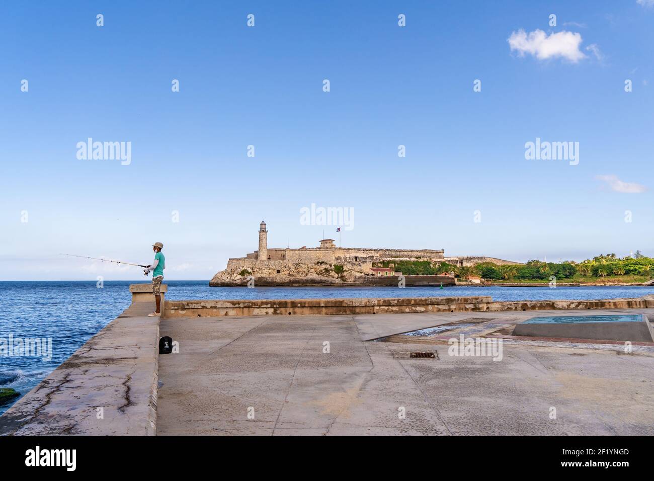 L'Avana Cuba. 25 novembre 2020: Foto dell'ingresso alla baia di l'Avana, la collina e parte del Malecon a l'Avana, luoghi famosi che sono altamente Foto Stock