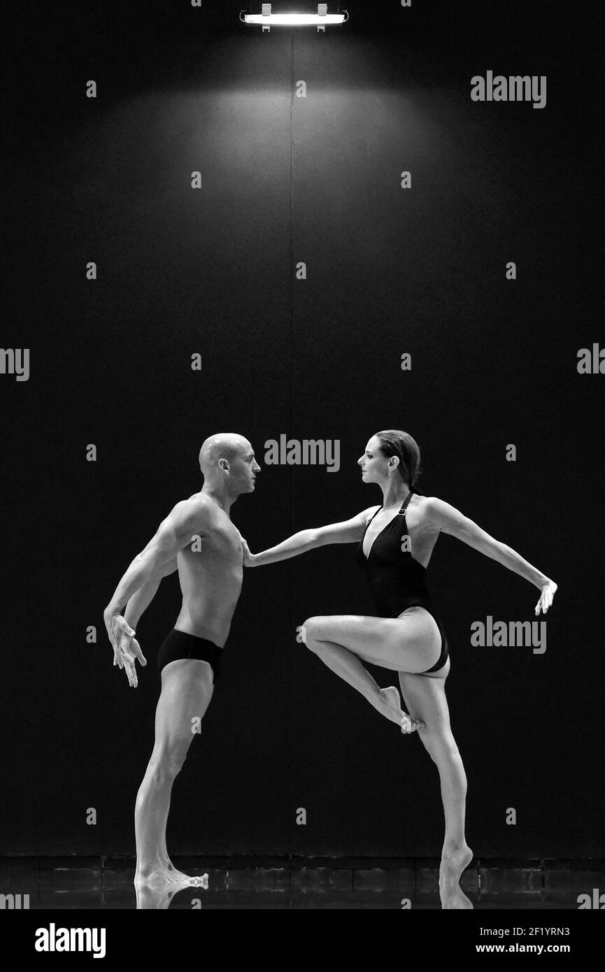 Prima sessione di formazione di Virginie Dedieu con il suo compagno di squadra Benoit Beaufils per la sua rimonta in duo misto sincronizzato nuoto, all'INSEP di Parigi il 18 marzo 2015 - Foto Philippe Millereau / KMSP / DPPI Foto Stock