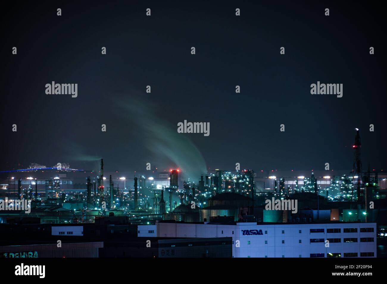 Zona industriale di Keihin visibile dalla Kawasaki Marien (Kawasaki City, Prefettura di Kanagawa) Foto Stock