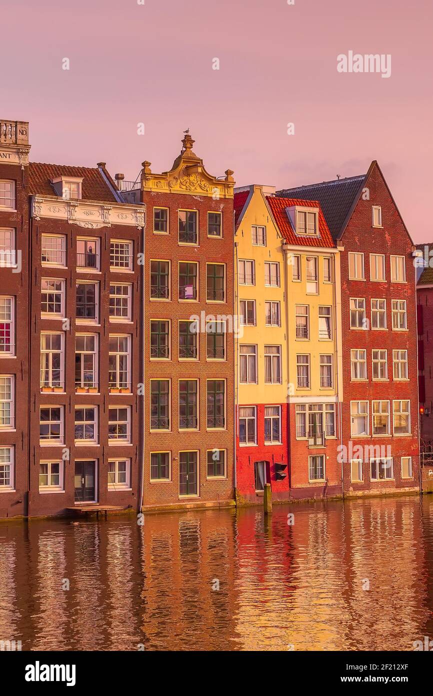 Amsterdam, Olanda vecchie case tradizionali Foto Stock