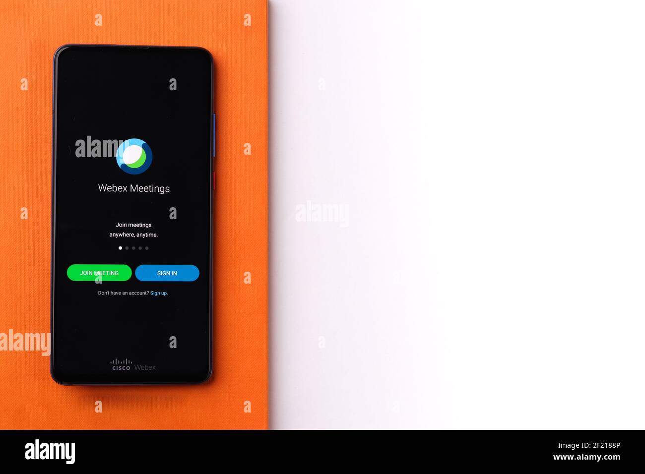 Assam, india - 10 Marzo 2021 : il logo degli incontri Webex sullo schermo del telefono. Foto Stock