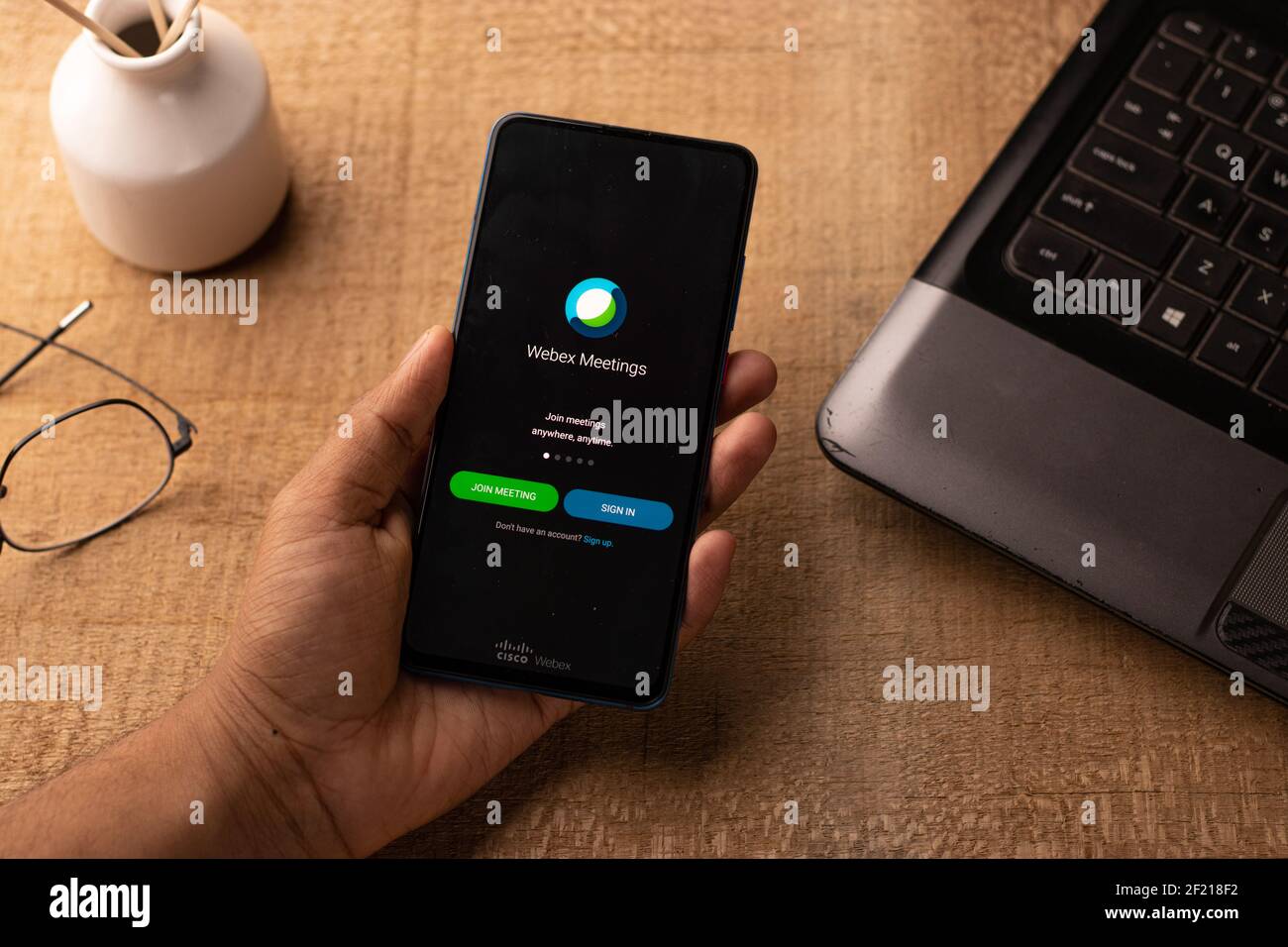 Assam, india - 10 Marzo 2021 : il logo degli incontri Webex sullo schermo del telefono. Foto Stock