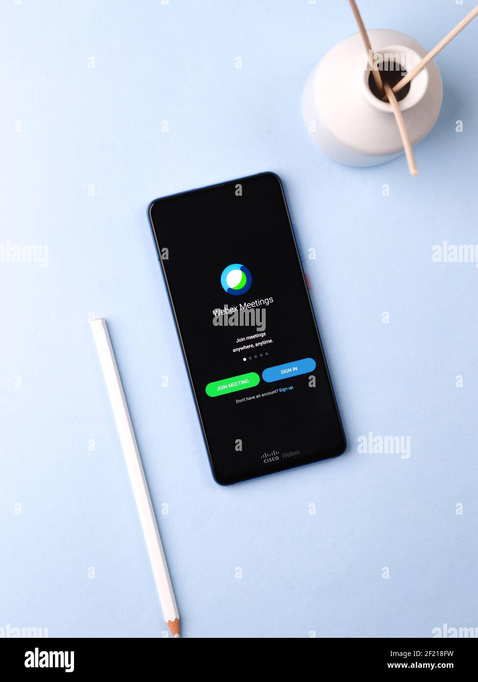 Assam, india - 10 Marzo 2021 : il logo degli incontri Webex sullo schermo del telefono. Foto Stock