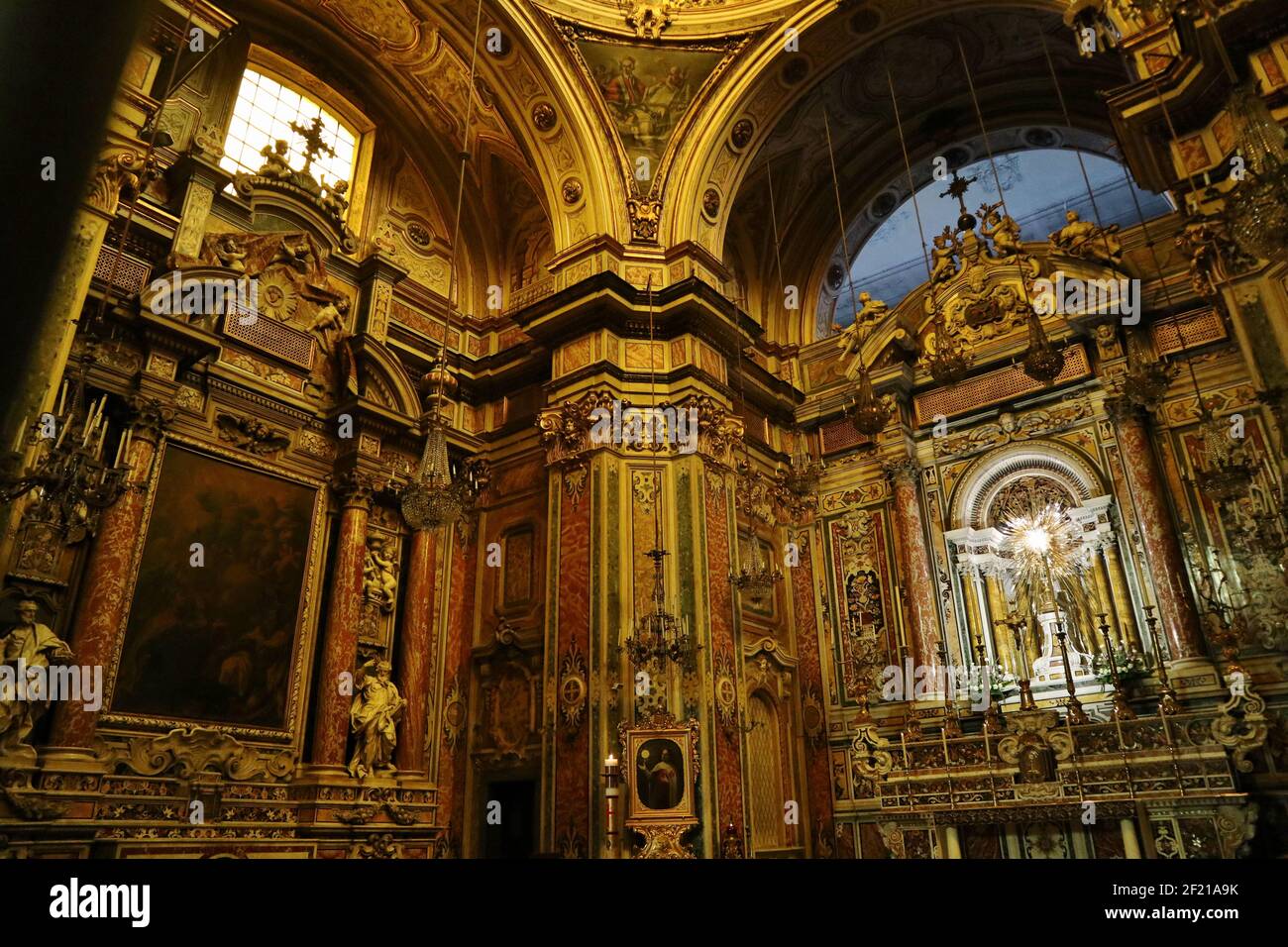 Napoli - transetto della Chiesa di San Giuseppe dei Ruffi Foto Stock