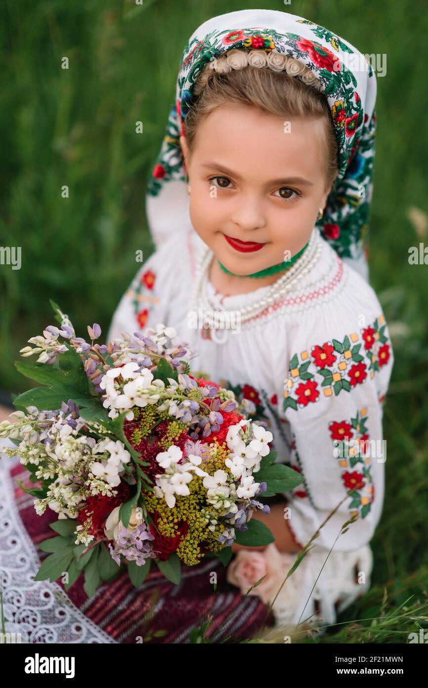 Le donne rumene sono belle fin dalla prima età Foto Stock